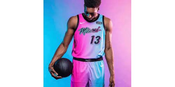 Miami Heat pobijedio je San Antonio Spurse u domaćem porazu 111-115